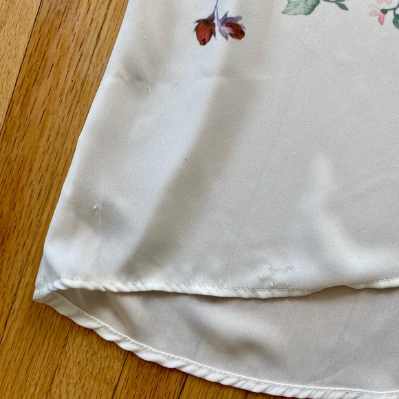 Must Have Floral Lace-Back High-Low Blouse | Sleeveless Floral Graphic – Size M - Picture 6 of 8